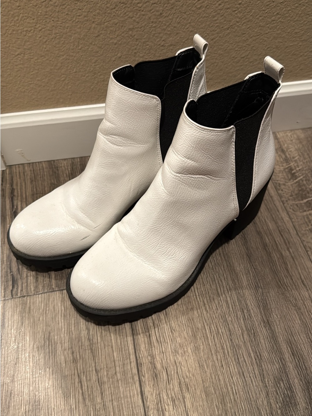 Chinese Laundry White Chelsea Ankle Boots with Black Elastic